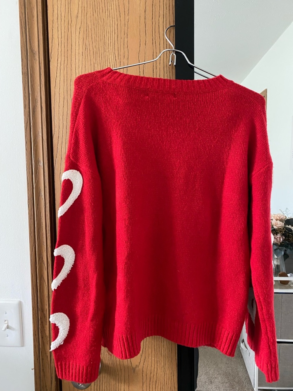 Red Heart Pattern Crewneck Sweater - White Hearts - Picture 2 of 3